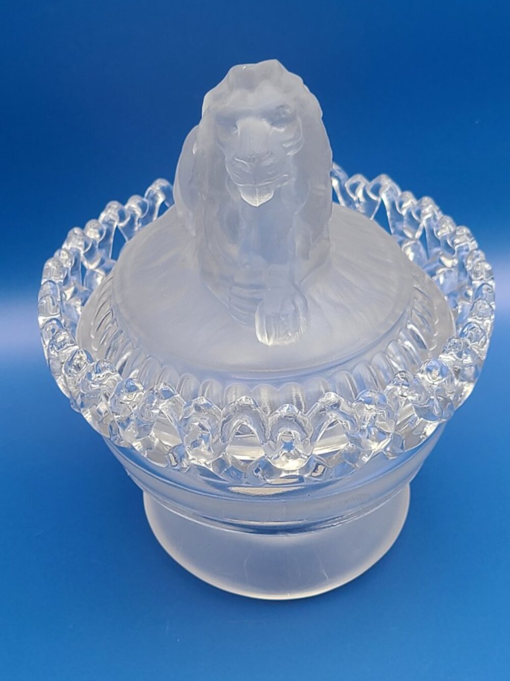 40% SALE Imperial Glass Vintage MCM Atterbury Frosted Clear Lion Box Dish - Picture 3 of 13
